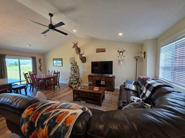 3379 309th Avenue NW, Cambridge, MN 55008