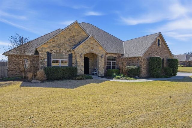 3104 Twin Lake Drive, Moore, OK 73165