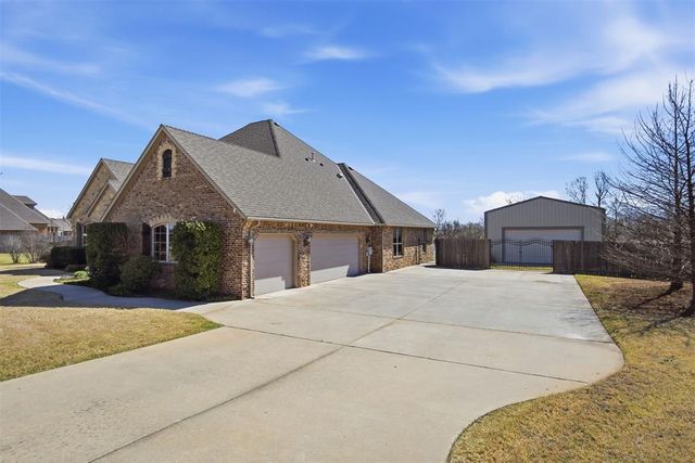 3104 Twin Lake Drive, Moore, OK 73165