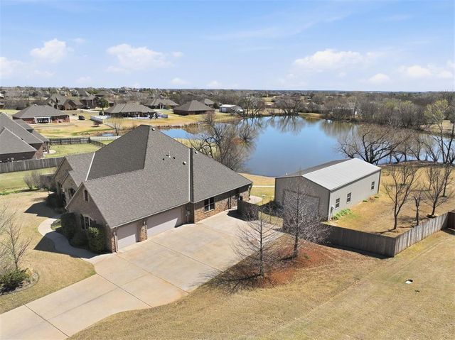 3104 Twin Lake Drive, Moore, OK 73165