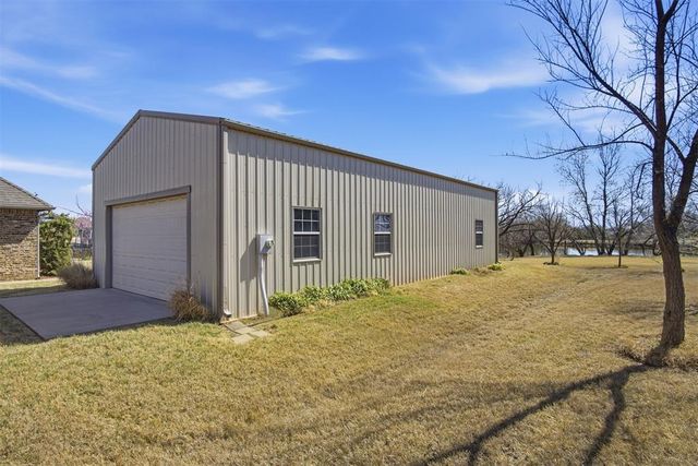 3104 Twin Lake Drive, Moore, OK 73165