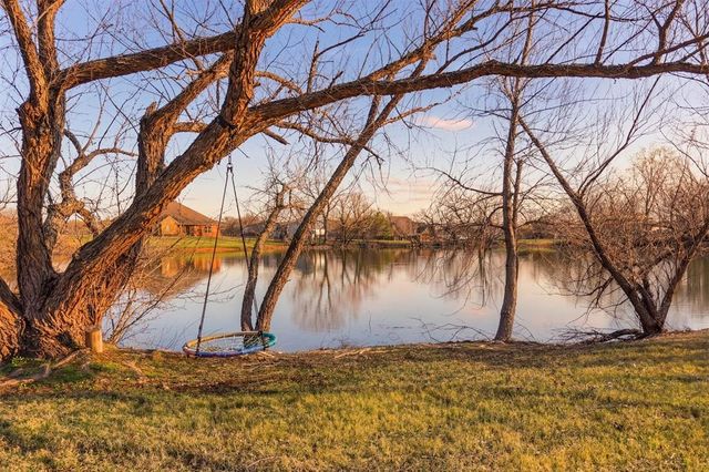 3104 Twin Lake Drive, Moore, OK 73165