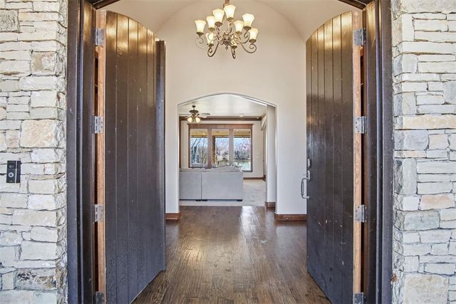 3104 Twin Lake Drive, Moore, OK 73165