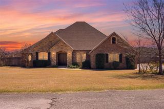 3104 Twin Lake Drive, Moore, OK 73165