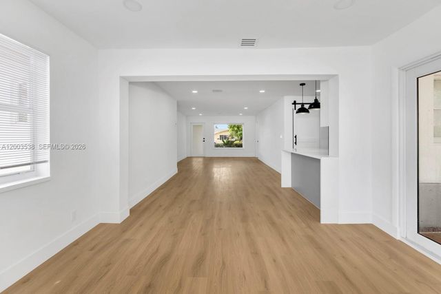 327 SE 2nd Ave, Dania Beach, FL 33004