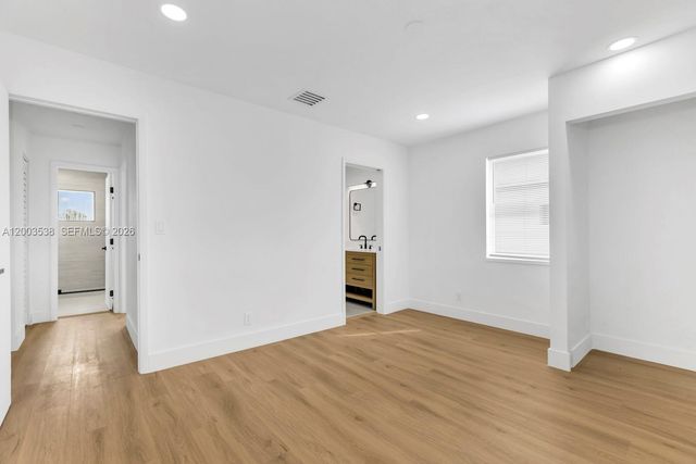 327 SE 2nd Ave, Dania Beach, FL 33004