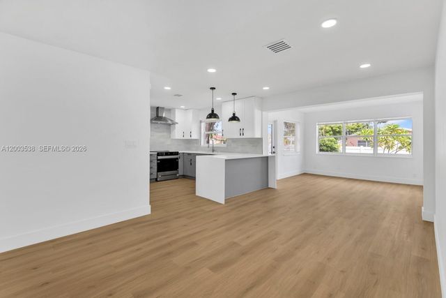 327 SE 2nd Ave, Dania Beach, FL 33004