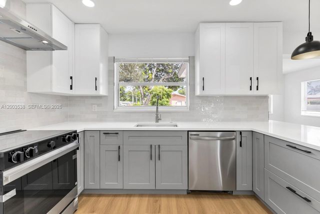 327 SE 2nd Ave, Dania Beach, FL 33004