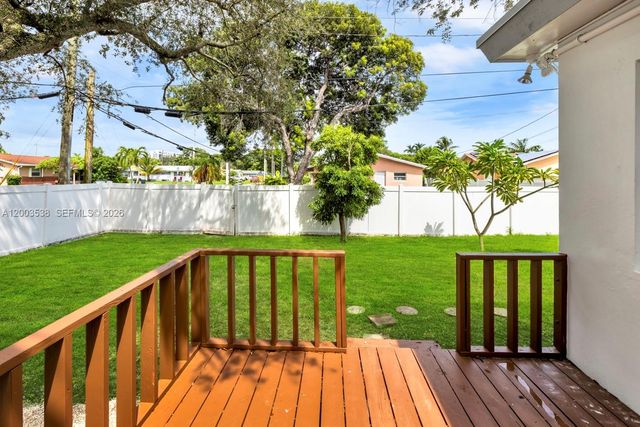 327 SE 2nd Ave, Dania Beach, FL 33004