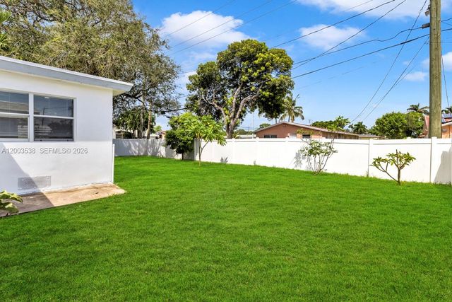 327 SE 2nd Ave, Dania Beach, FL 33004