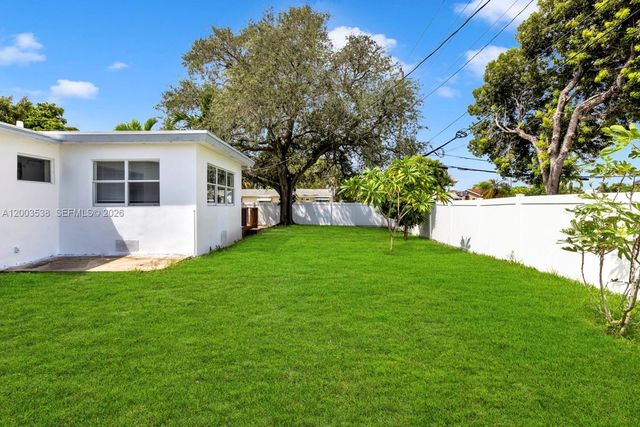 327 SE 2nd Ave, Dania Beach, FL 33004