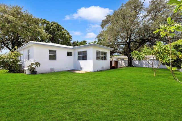 327 SE 2nd Ave, Dania Beach, FL 33004