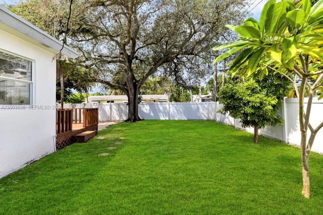 327 SE 2nd Ave, Dania Beach, FL 33004