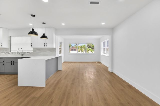 327 SE 2nd Ave, Dania Beach, FL 33004