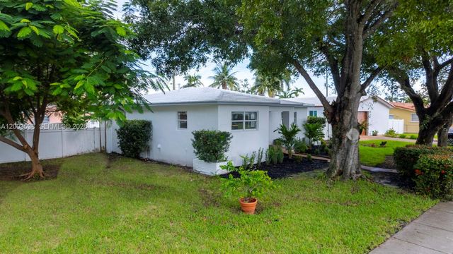 327 SE 2nd Ave, Dania Beach, FL 33004