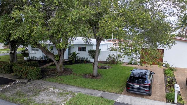 327 SE 2nd Ave, Dania Beach, FL 33004