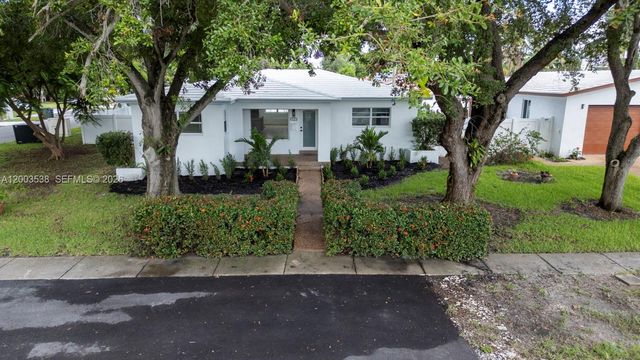 327 SE 2nd Ave, Dania Beach, FL 33004