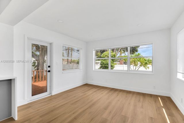 327 SE 2nd Ave, Dania Beach, FL 33004