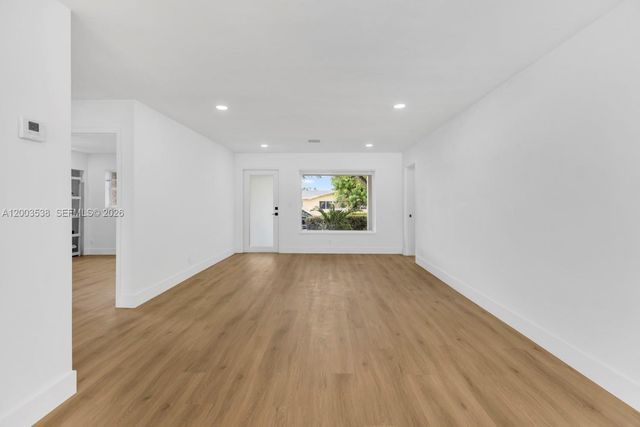 327 SE 2nd Ave, Dania Beach, FL 33004