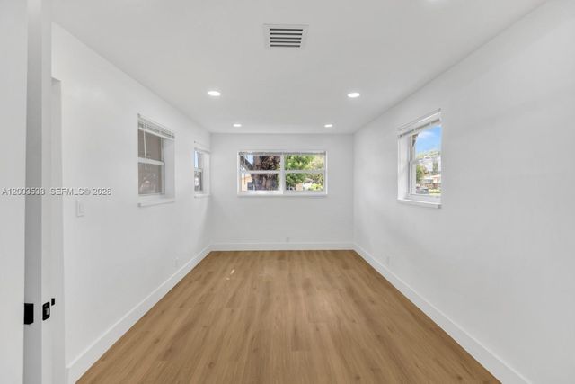 327 SE 2nd Ave, Dania Beach, FL 33004