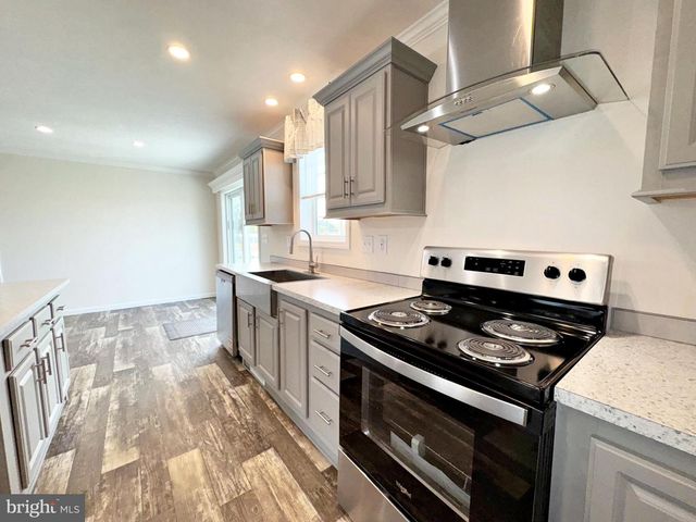 35 FOX CHASE CT, Kearneysville, WV 25430