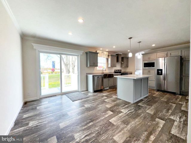 35 FOX CHASE CT, Kearneysville, WV 25430