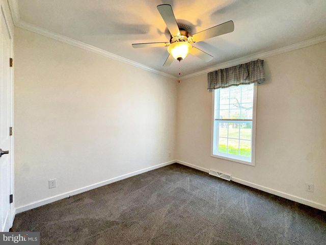 35 FOX CHASE CT, Kearneysville, WV 25430