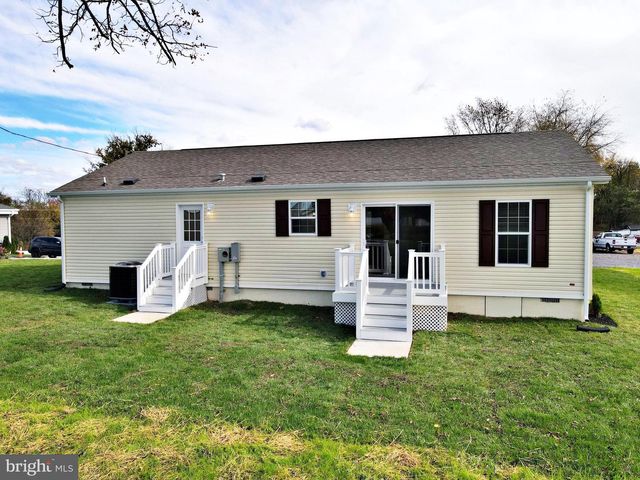 35 FOX CHASE CT, Kearneysville, WV 25430