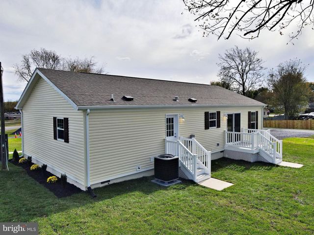 35 FOX CHASE CT, Kearneysville, WV 25430