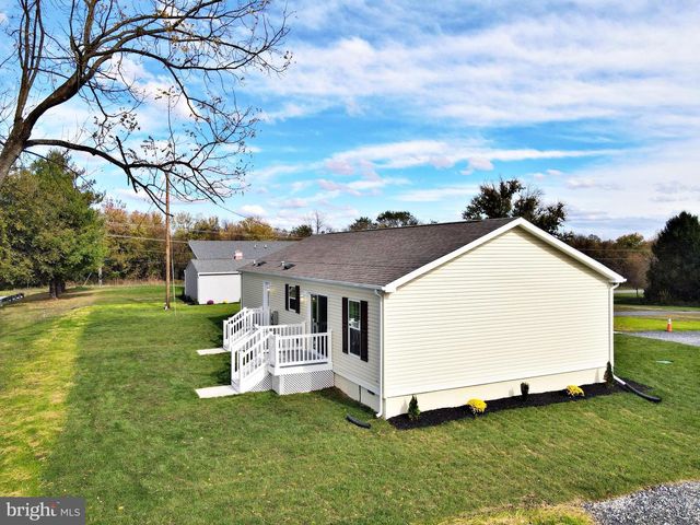35 FOX CHASE CT, Kearneysville, WV 25430