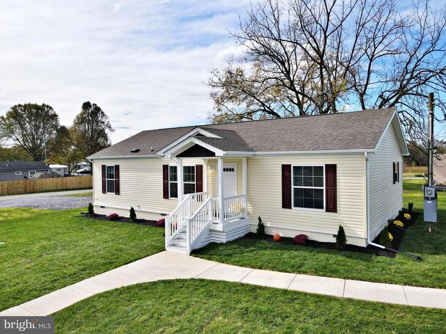 35 FOX CHASE CT, Kearneysville, WV 25430