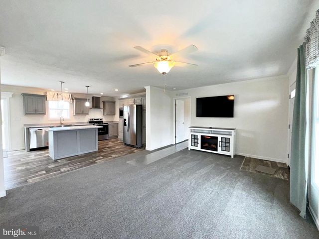 35 FOX CHASE CT, Kearneysville, WV 25430