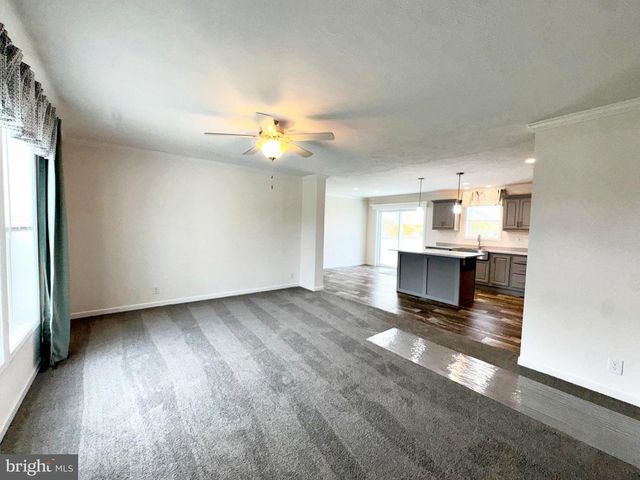 35 FOX CHASE CT, Kearneysville, WV 25430