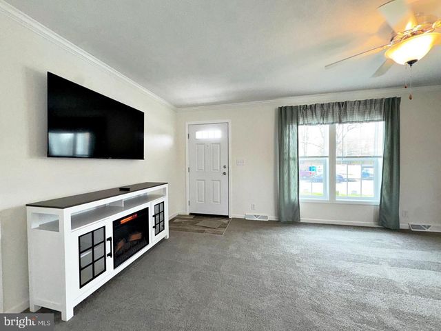35 FOX CHASE CT, Kearneysville, WV 25430