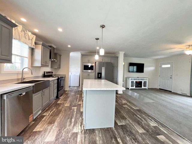35 FOX CHASE CT, Kearneysville, WV 25430