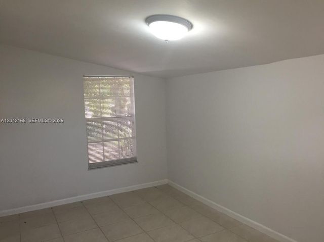 1617 NE 177th St, North Miami Beach, FL 33162