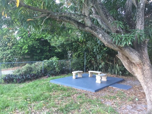 1617 NE 177th St, North Miami Beach, FL 33162