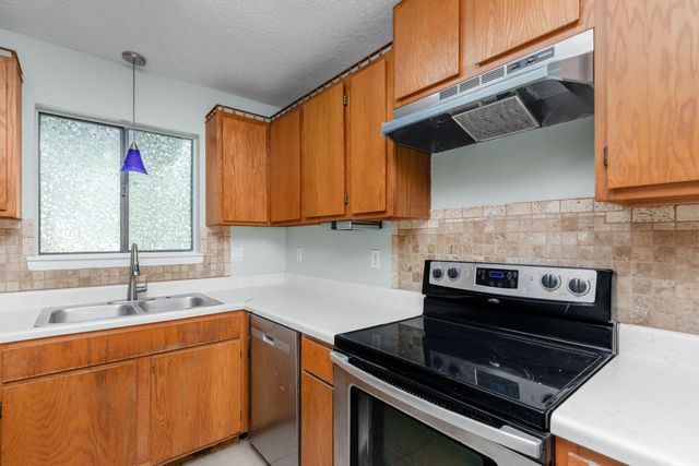 115 NE Hughes Street D2, Fort Walton Beach, FL 32548