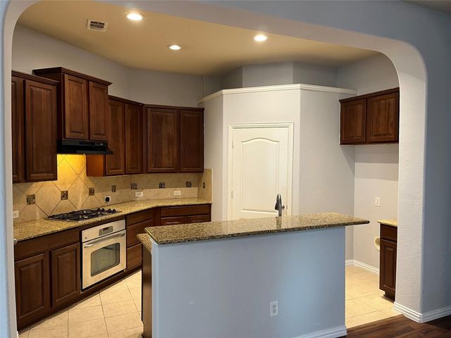 1826 Long Bow Trail, Euless, TX 76040