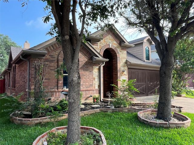 1826 Long Bow Trail, Euless, TX 76040