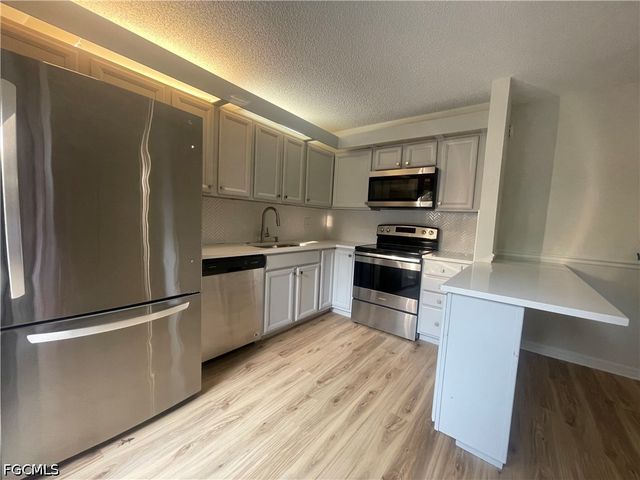 5218 Cedarbend DR 4, Fort Myers, FL 33919