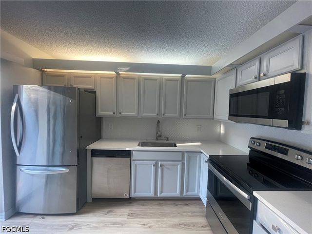 5218 Cedarbend DR 4, Fort Myers, FL 33919