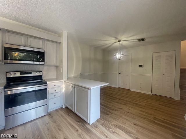 5218 Cedarbend DR 4, Fort Myers, FL 33919