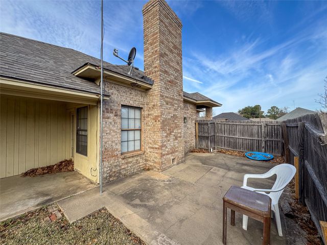 1822 Glenway Drive, Sherman, TX 75092