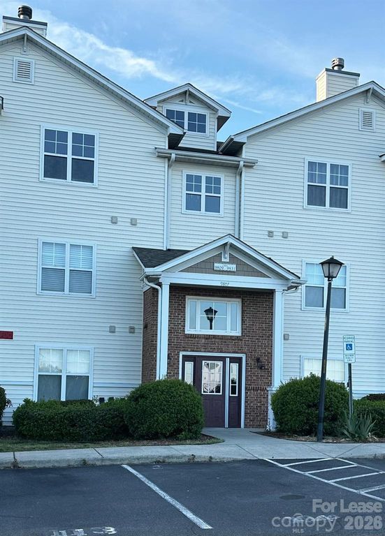 9811 Hyde Glen Court, Charlotte, NC 28262