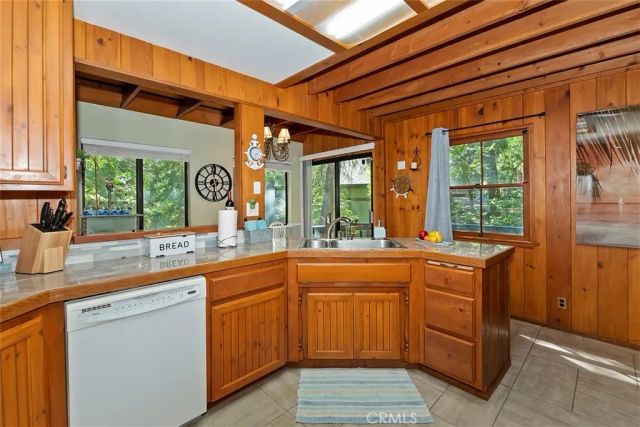 1069 Nesthorn Drive, Crestline, CA 92325