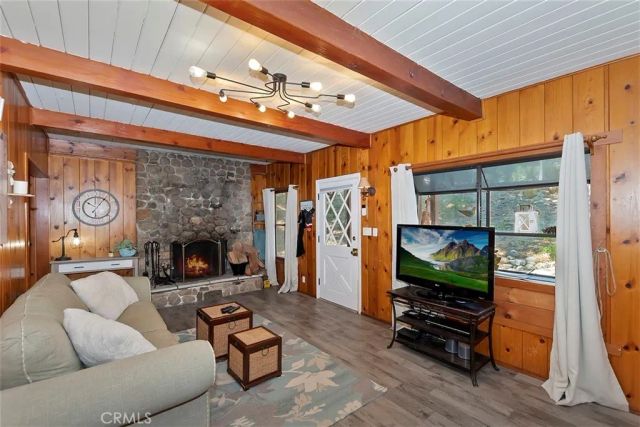 1069 Nesthorn Drive, Crestline, CA 92325