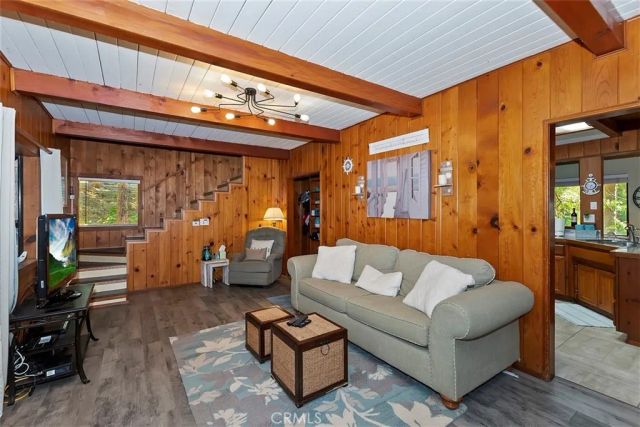 1069 Nesthorn Drive, Crestline, CA 92325