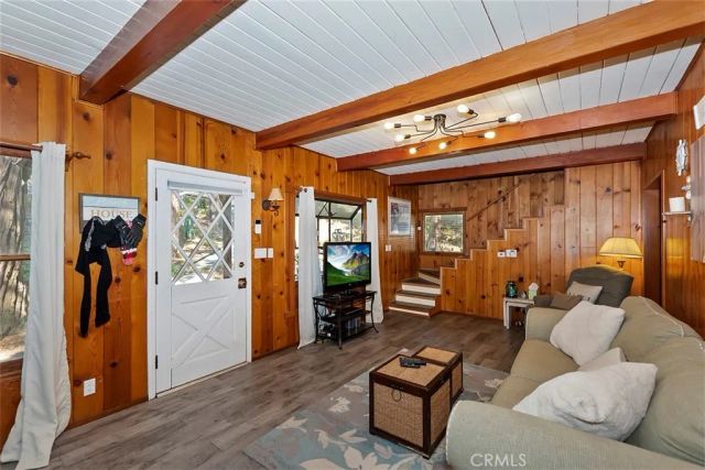 1069 Nesthorn Drive, Crestline, CA 92325