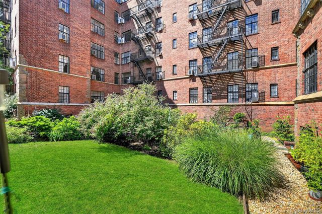 2 Westchester Avenue 3Q, White Plains, NY 10601